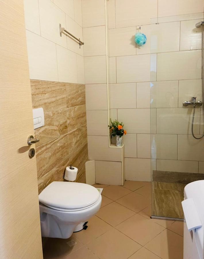 Iraa'S Apartment Sarande Exterior photo