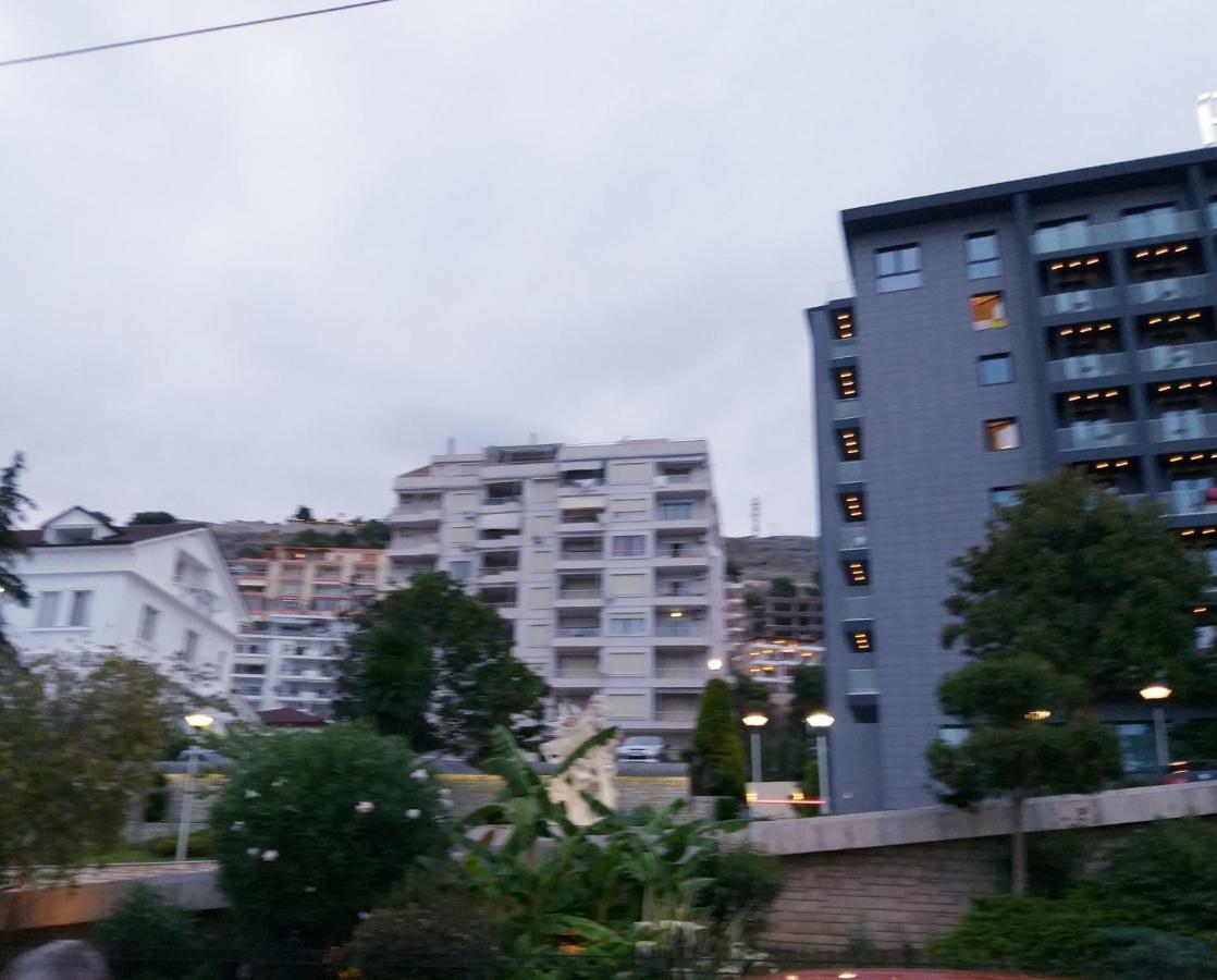 Iraa'S Apartment Sarande Exterior photo